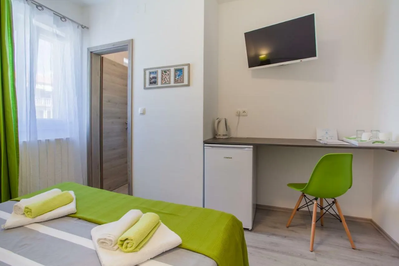 Room Elelina Cres Guest house